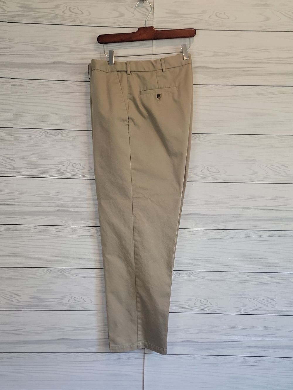 Haggar Classic Khaki Chinos - Light Tan 100% Cotton Mens Size 42" X 32"